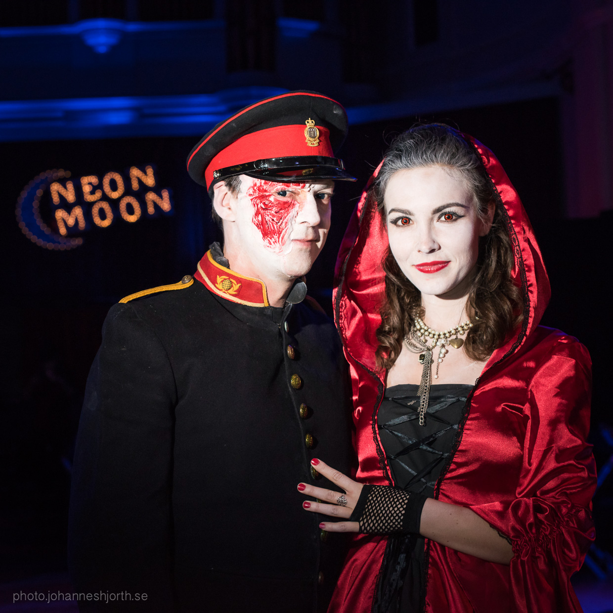 hjorthmedh-neon-moon-cambridge-halloween-ball-2015-27